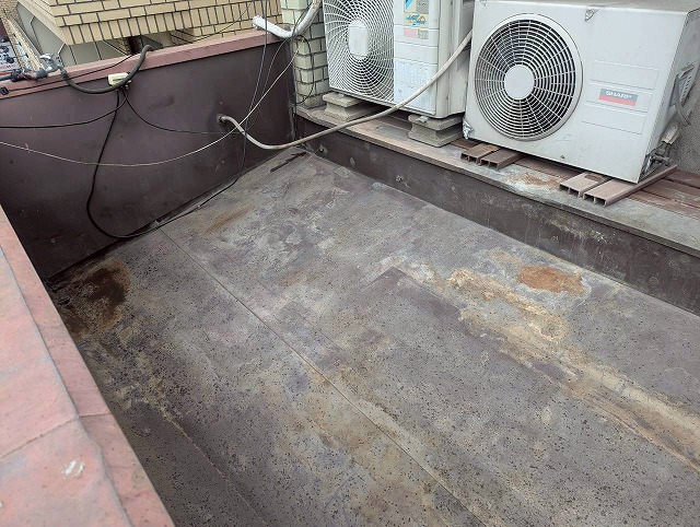 残置物を撤去したトタンの状態